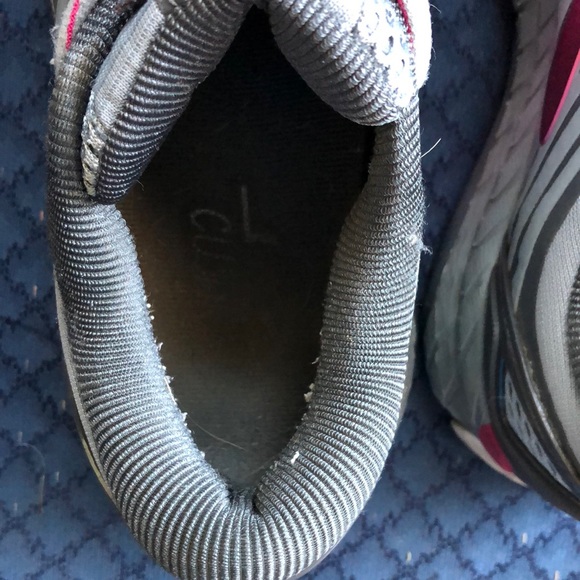 Brooks “Ariel 18” Shoe, Size 7.5 - Picture 8 of 12